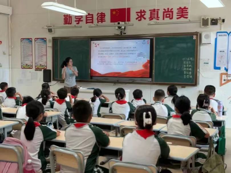 华南师大学子三下乡：送红色经典到基层，薪火相传